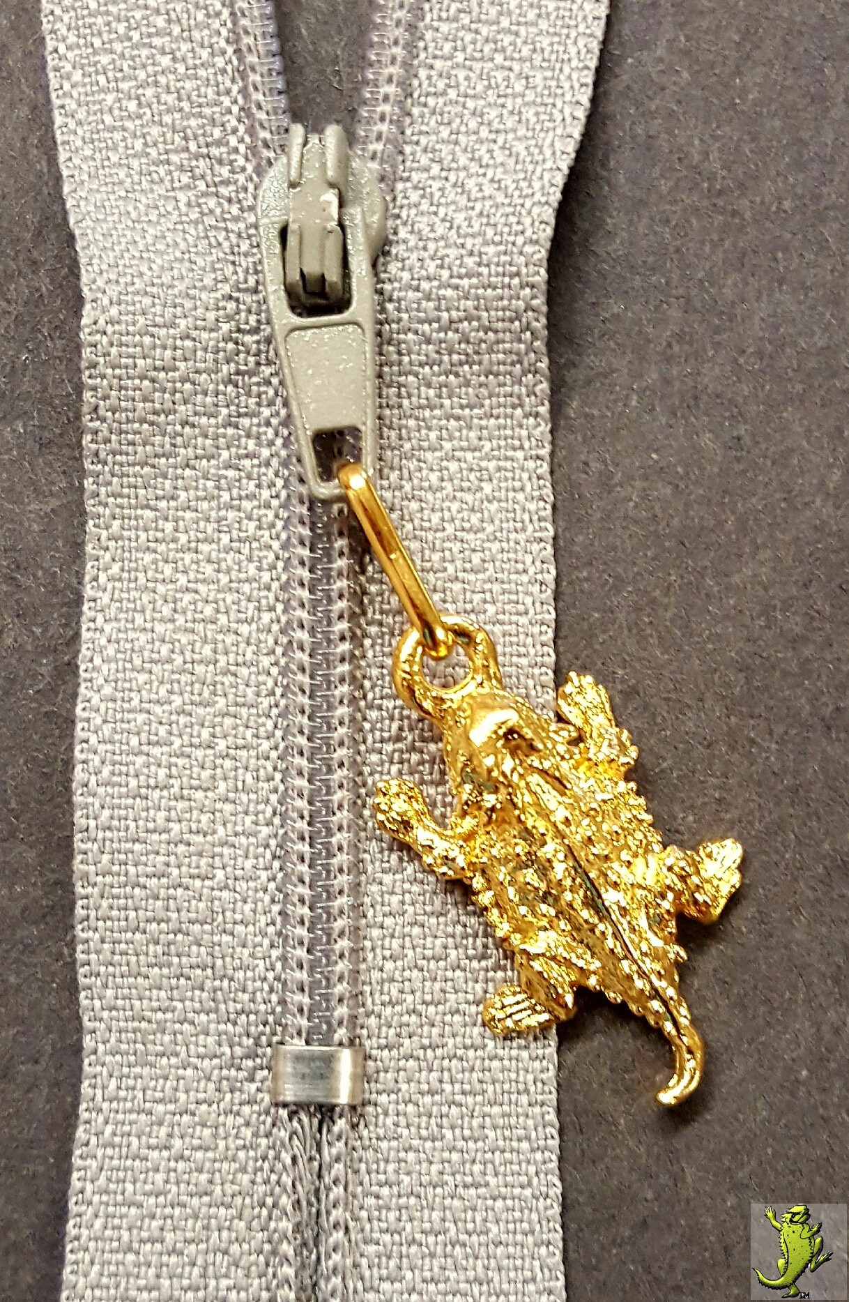 Horny Toad Zipper Pull - 1"